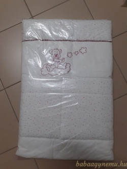 Bordó apró csillagos-csillagfüzéres maci - Faliszőnyeg termék főképe